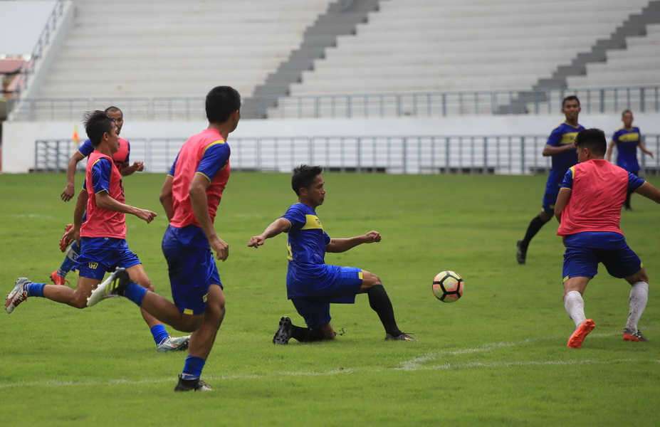 latihan-perdana-persiba.jpg