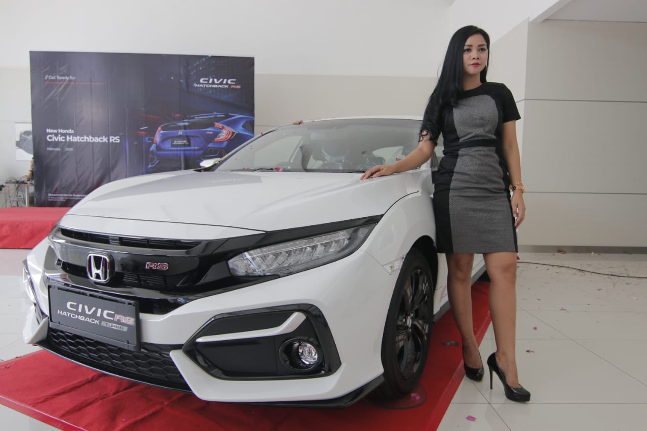 launching-mobil-honda-civic-hatchback-rs-2020-di-showroom.jpg
