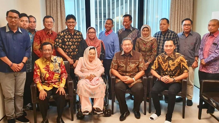 Mahfud MD, Dahlan Iskan, dan Istri Gus Dur Besuk Ibu Ani Yudhoyono, SBY Singgung soal Pemilu 2019