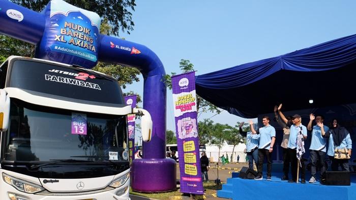 manajemen-XL-Axiata-melepas-keberangkatan-rombongan-mudik-bareng.jpg