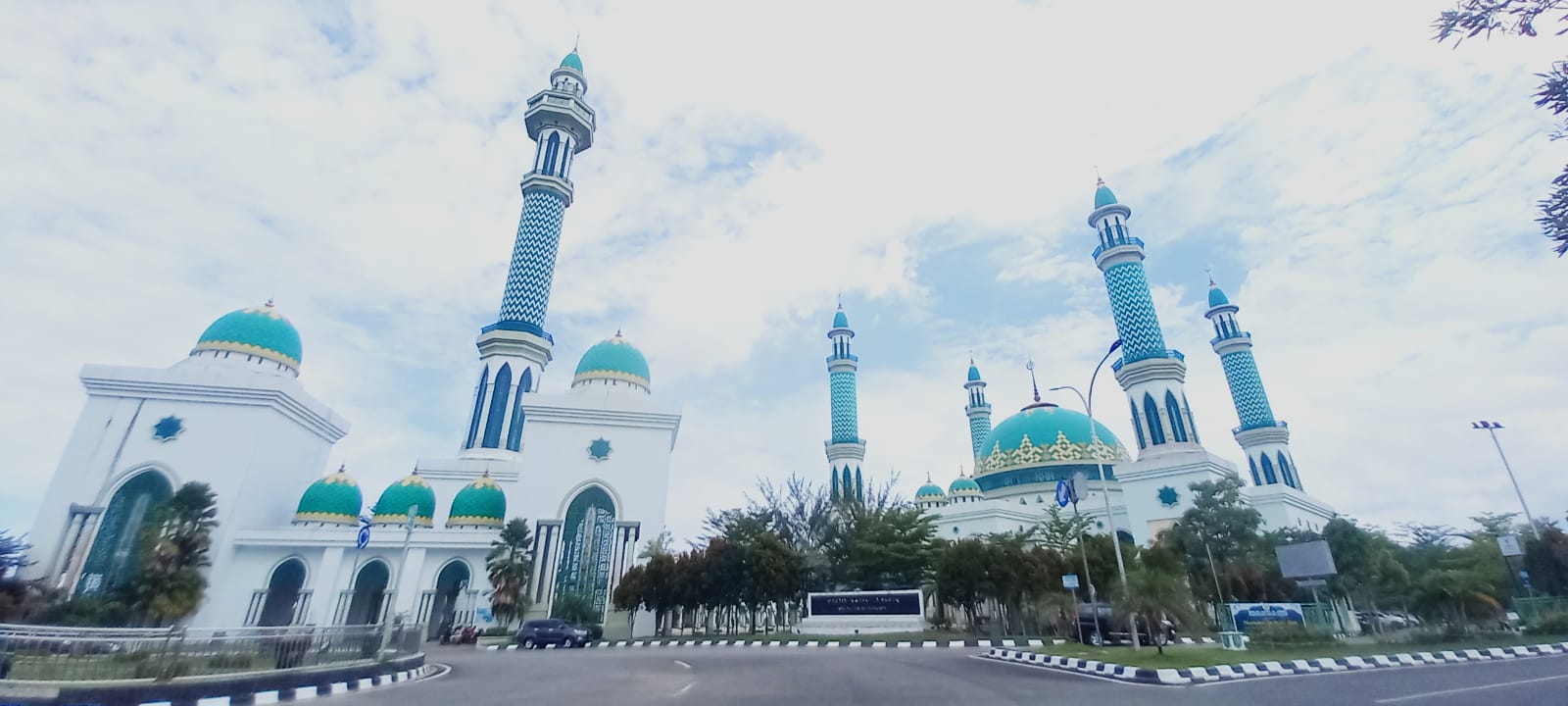 masjid-agung-al-faruq1.jpg