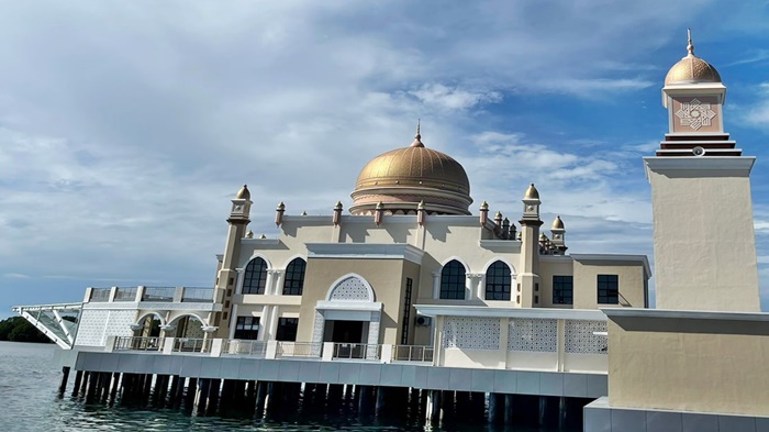 masjid-bontang-terapung.jpg