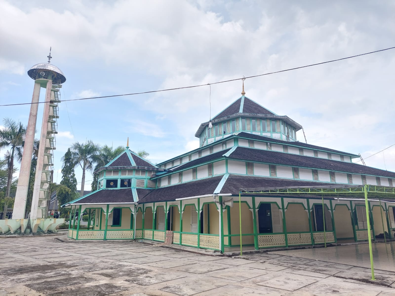 masjid-jami-adji-amir-hasanuddin-tertua-di-tenggarong.jpg