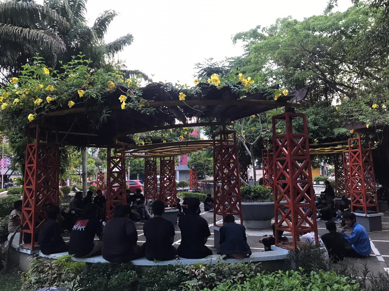 Aksi Demo Mahasiswa Tolak Omnibus Bubar, Konsolidasi Berlanjut di Taman Bekapai Balikpapan