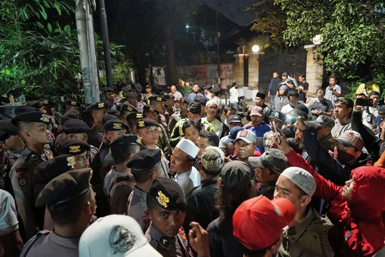 Massa Kepung Kantor YLBHI, Isu PKI Digunakan untuk Untungkan Pihak Tertentu