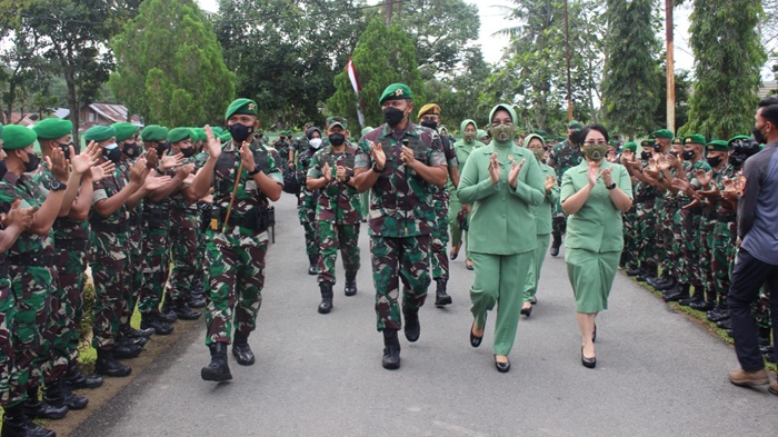 mayjen-tni-teguh-pudjo-rumekso-saat-melakukan-kunjungan-kerja.jpg