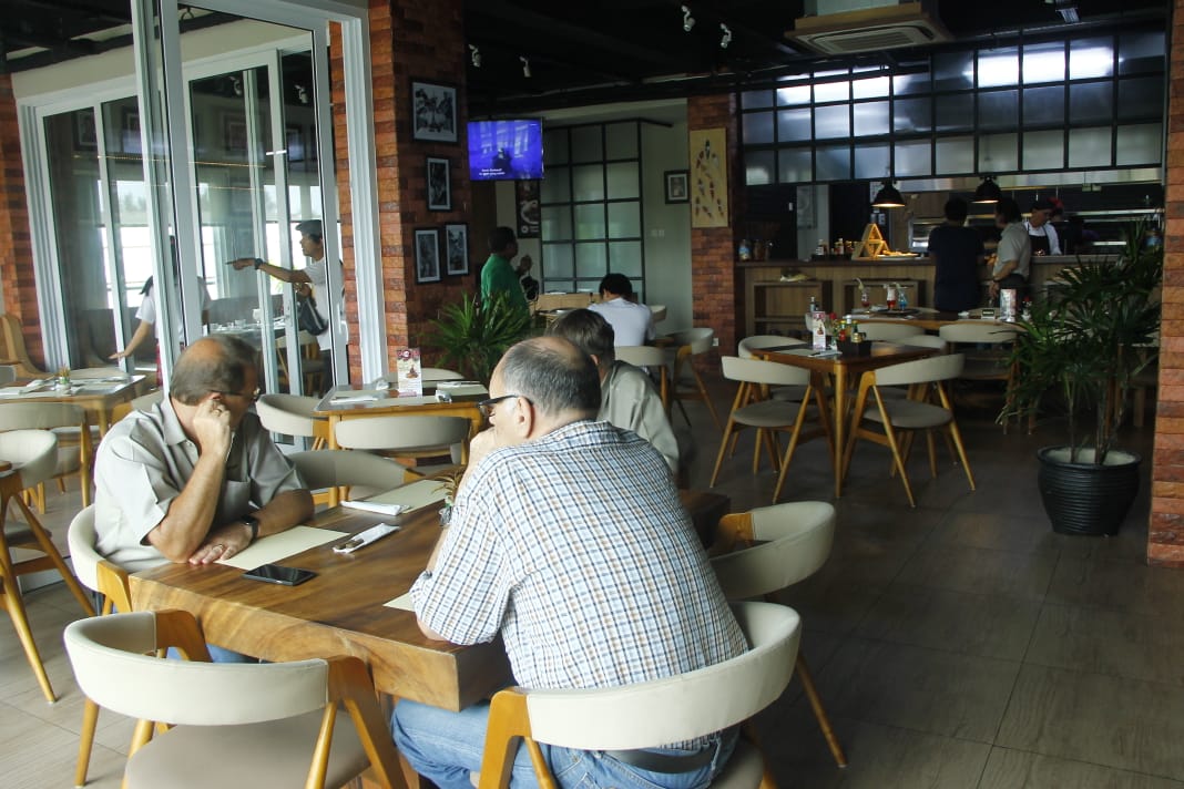 VIDEO - RnB Grill Balikpapan, Bisa Pilih Langsung Jenis Daging yang Diolah