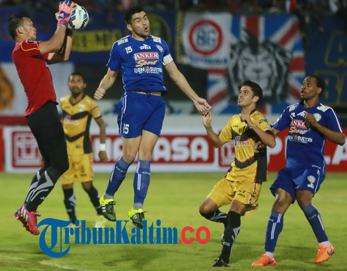 mitra-kukar-vs-arema-cronus4_20151018_001039.jpg