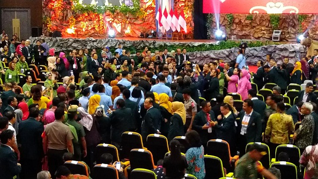 Begini Polah Para Dokter Saat Presiden Jokowi Tiba di Arena Muktamar IDI