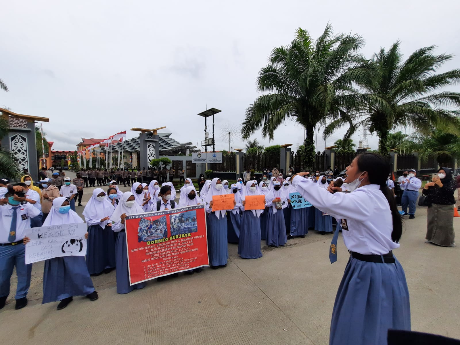 murid-sman-10-samarinda-demo-lagi.jpg