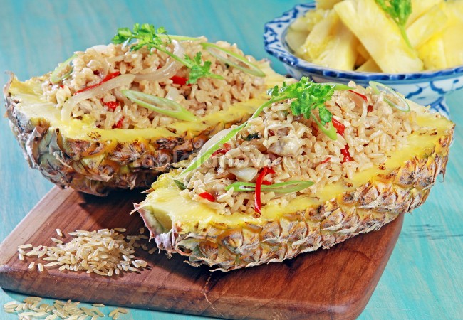 Coba Yuk. . . Resep Asli Thailand Nasi Goreng Gurih Mangkuk Nanas