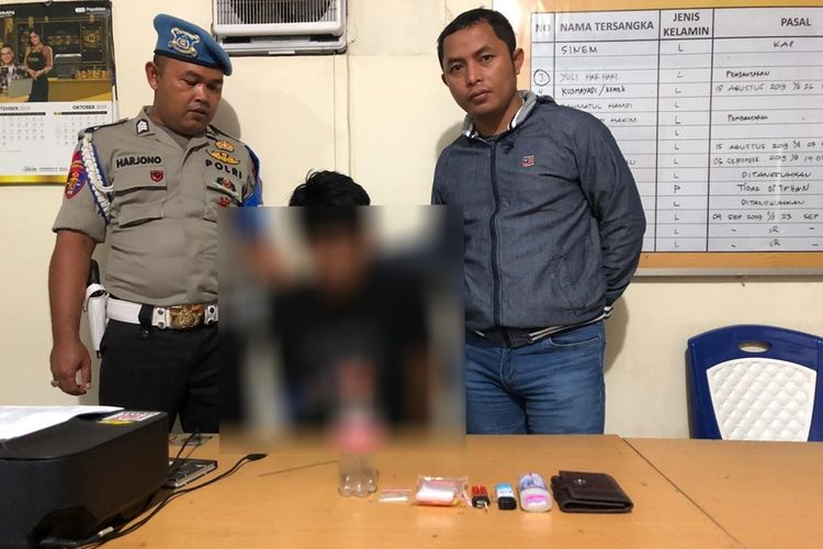 Oknum Polisi Ditangkap Saat Pesta Sabu, Ditemukan Satu Poket Sabu