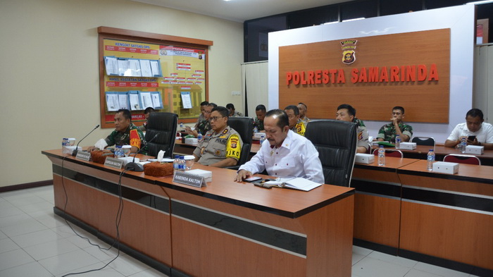 pangdam-video-conference-denganmenko-polhukam_20180628_102859.jpg