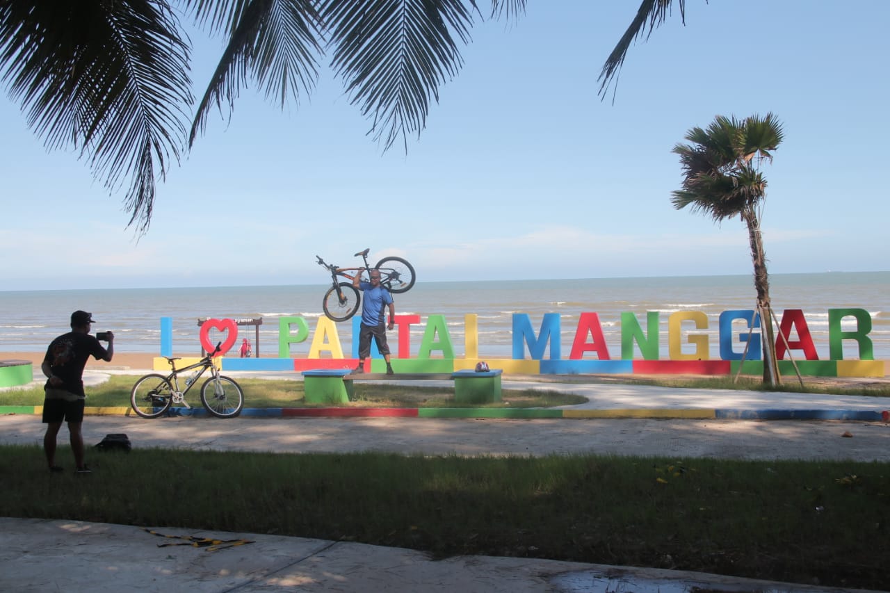 pantai-manggar-salah-satu-destinasi-wisata-unggulan-di-kota-balikpapan.jpg