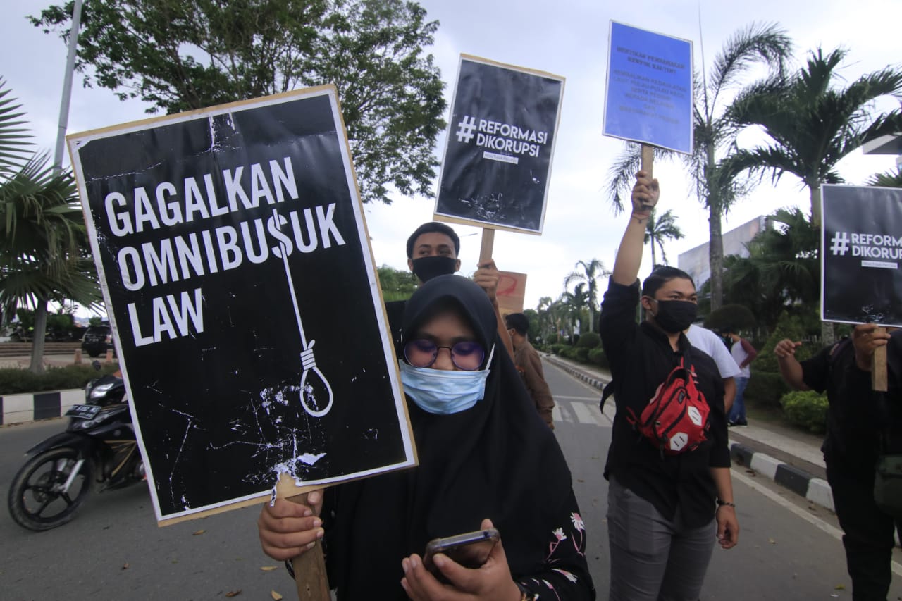 Mahasiswa Melihat PHK Massal di PT CAK jadi Contoh Akibat Disahkannya Omnibus Law