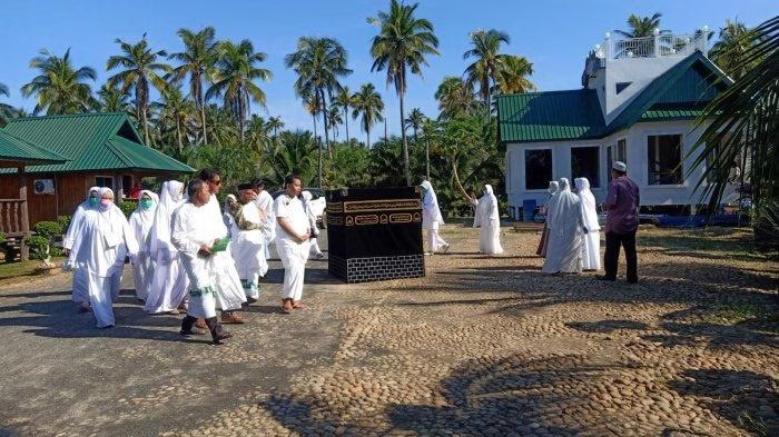 patmawati-mengikuti-kegiatan-manasik-haji-bersama-28-calon-jemaah-haji.jpg