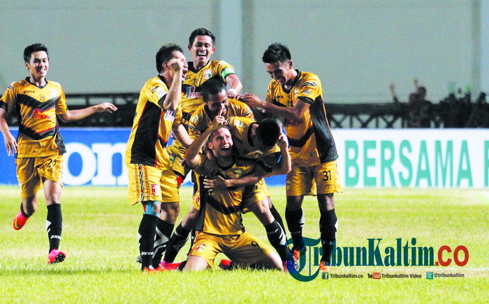 Goolll. . . Patrick Dos Santos Kecoh Dua Pemain Arema, Gonzales Langsung Balas, Skor 1 - 1