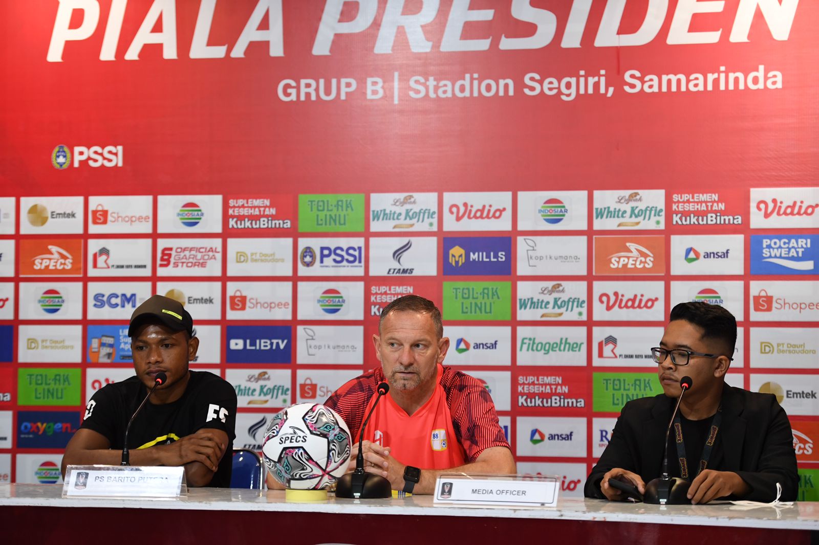 pelatih-rans-nusantara-fc-rahmad-darmawan-saat-sesi-pre-match-conference.jpg