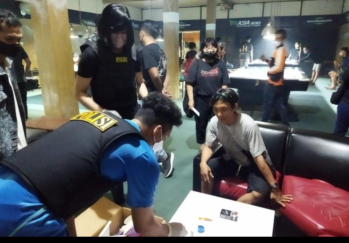 Satreskoba Polres Bontang Amankan Satu Pengunjung Biliar Saat Dilaksanakan Tes Urine Acak