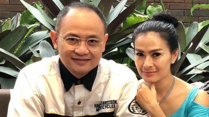 Bantah Tudingan Kepergiannya ke London Bareng Suami Untuk Melarikan Diri, Iis Dahlia: Jangan Sotoy!