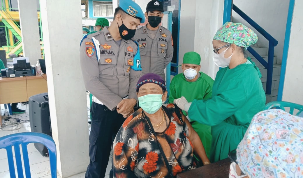Vaksinasi Covid-19 Sasar Kelompok Lansia di Kubar, Targetkan 400 Orang