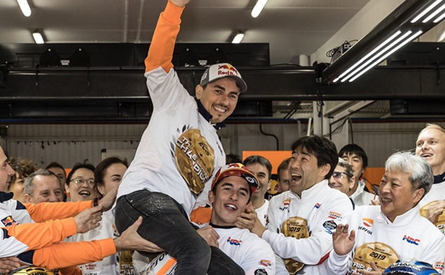 perspiahan-jorge-lorenzo-dengan-team-repsol-honda.jpg