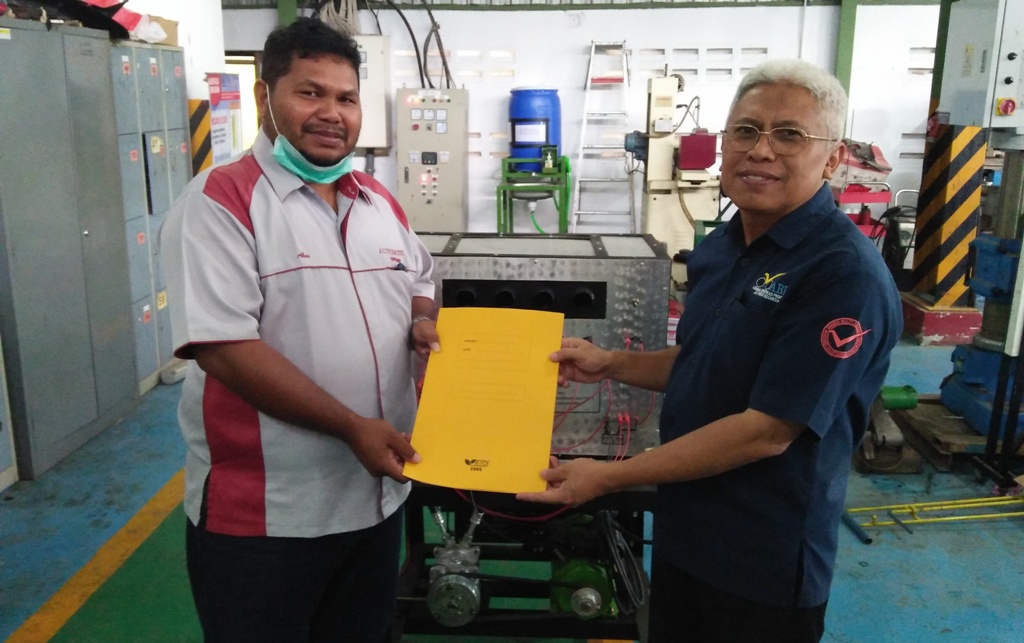 Poltekba Beri Bantuan AC Trainer Karya Mahasiswa untuk SMK Negeri 5 Balikpapan