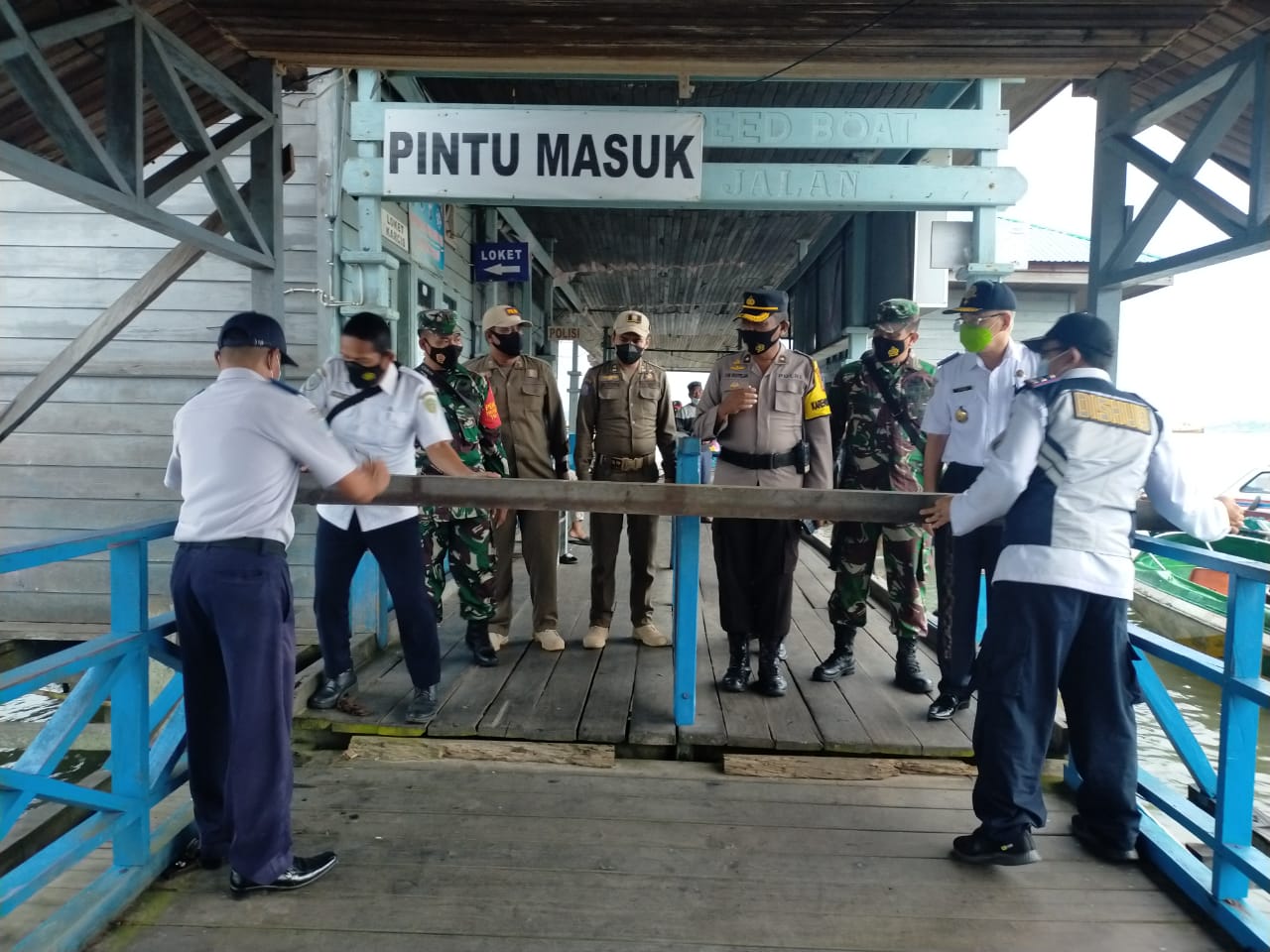 portal-oleh-dishub-penajam-paser-utara-dan-tim-gabungan-di-pelabuhan.jpg