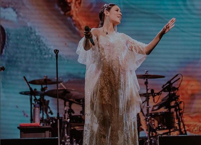 Pamit kepada Penggemar Sebelum Cuti Hamil, Lihat Perlakuan Hamish Daud yang Bikin Raisa Menangis