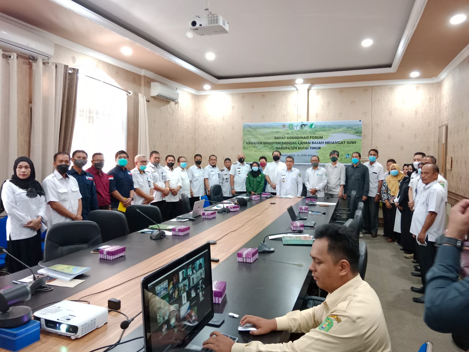 rakor-ke-2-forum-kawasan-ekosistem-esensial-lahan-basah-mesangat-suwi.jpg