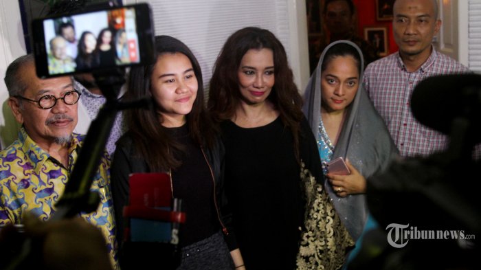 Ke Polda Metro Jaya, Reza Artamevia Ditemani Aaliyah Massaid