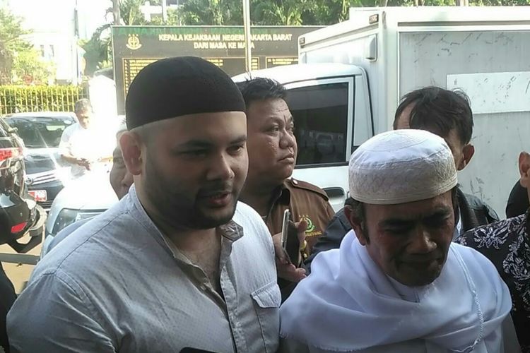 TERPOPULER - Diantar Rhoma Irama dan Diiringi Tangis Sang Kakak, Ridho Rhoma Kembali Masuk Bui