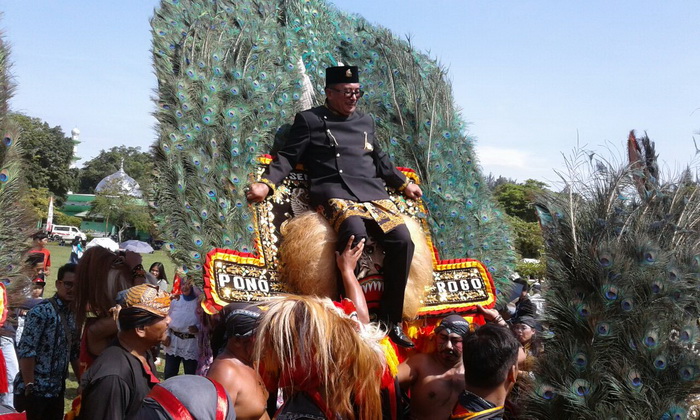 Naik Reog, Wajah Rizal Effendi Tampak Tegang