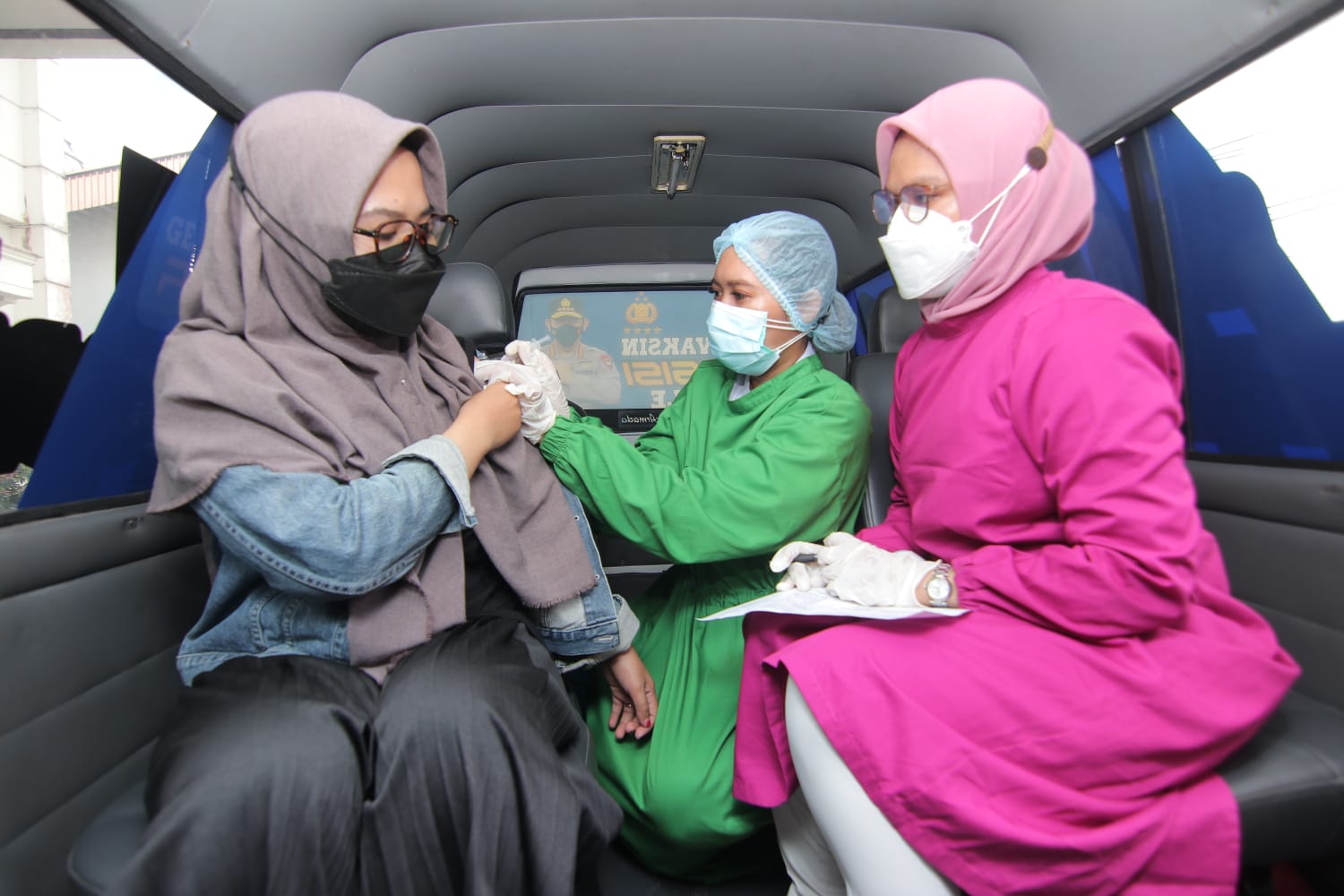 Gerai Vaksin Mobile Milik Polresta Balikpapan Sambangi Kantor Tribun Kaltim, 30 Karyawan Jadi Target