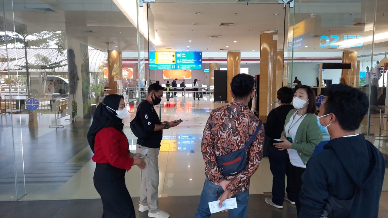 Suasana Bandara APT Pranoto Samarinda Saat PPKM, Hasil GeNose tak Berlaku