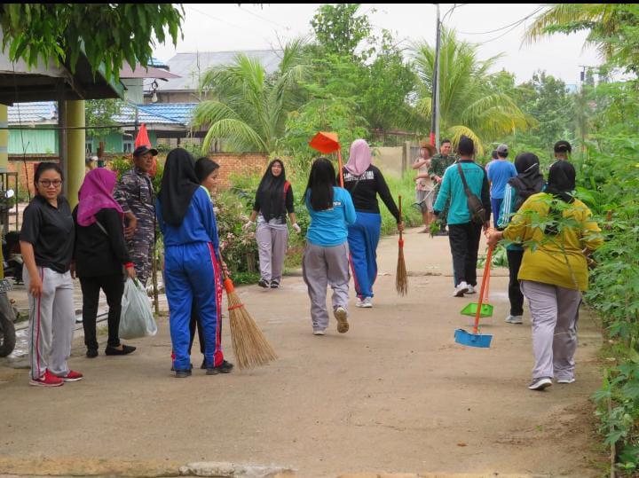 Warga Sangatta Utara Jumat Bersih, Sasar ke 2 Penyabab Penyakit Menular