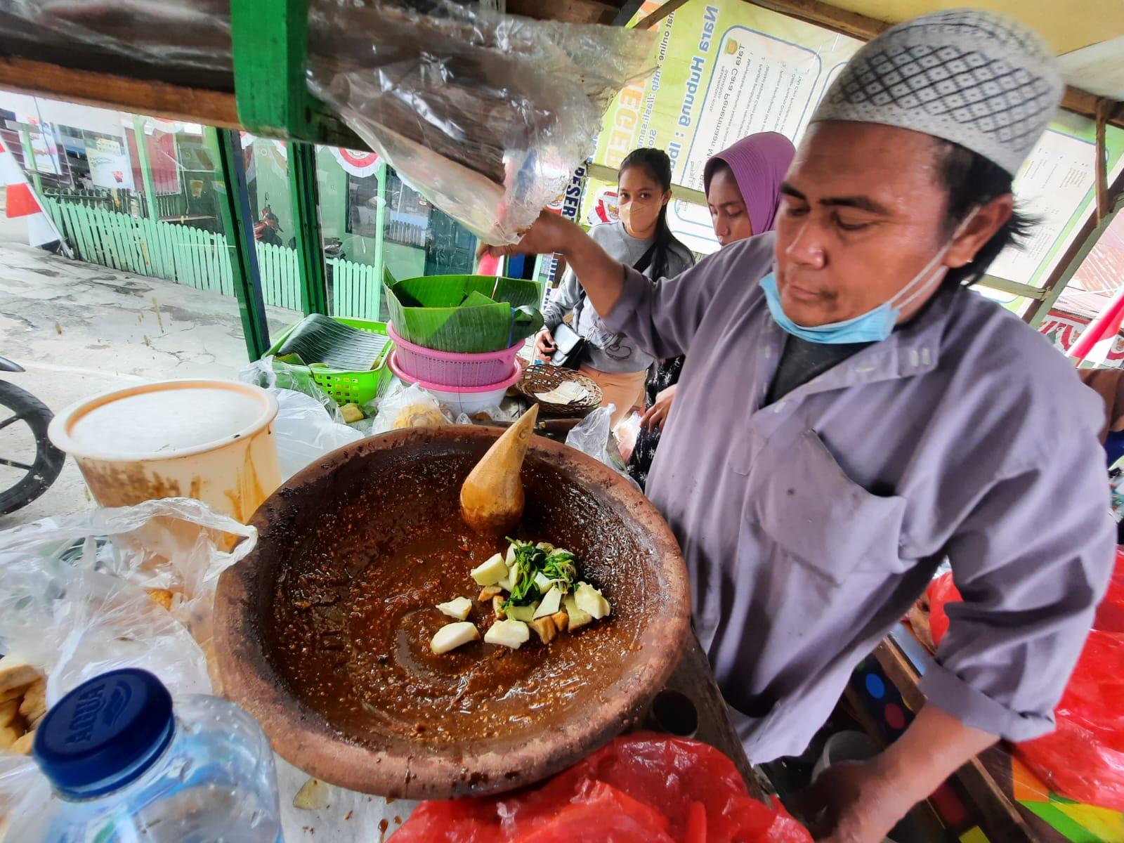 Gado-gado Tenda Biru Samarinda, Kuliner ala Idola Pelajar dan Karyawan