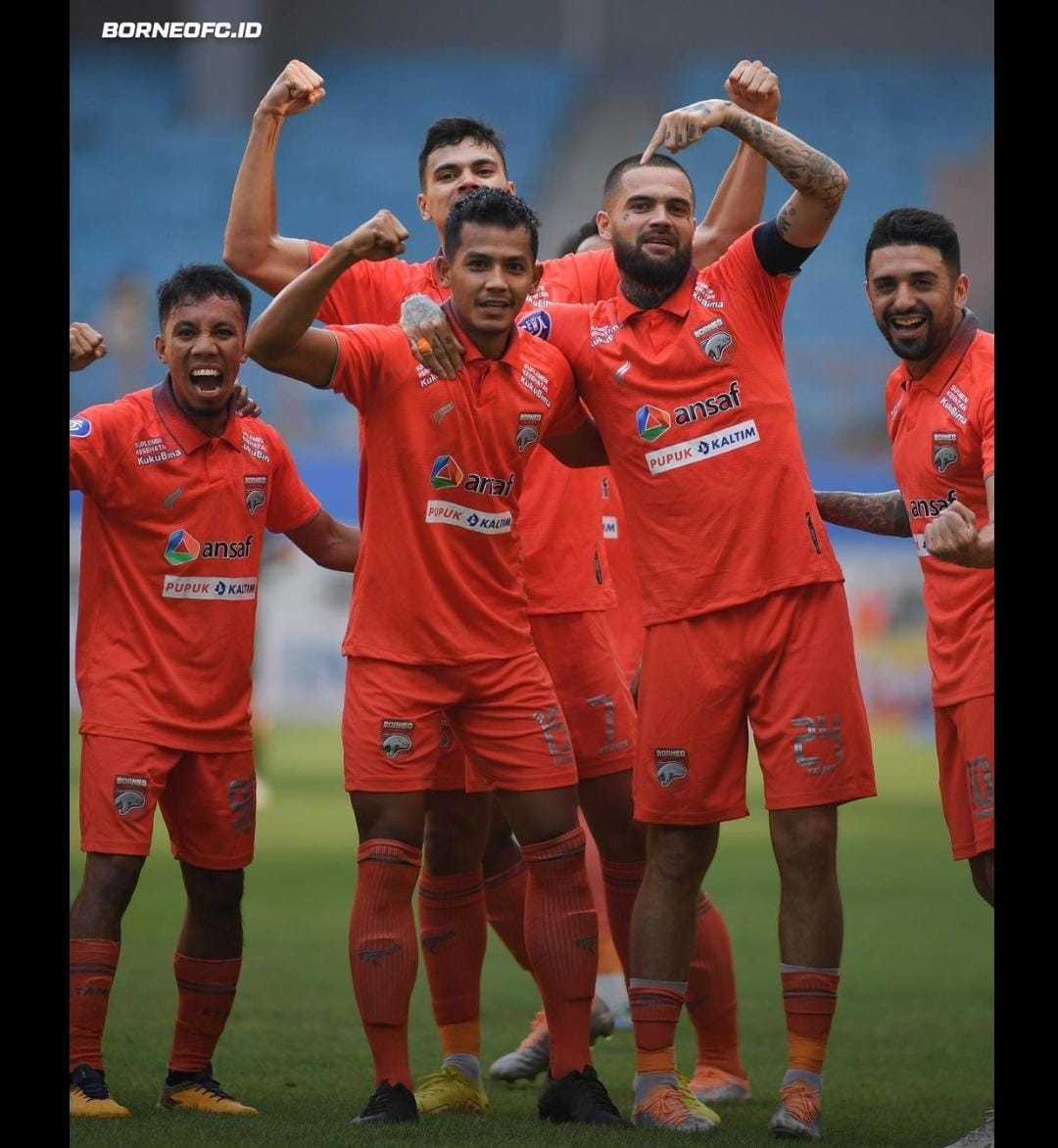 selebrasi-para-pemain-borneo-fc-usai-berhasil-cetak-gol-di-laga-borneo-fc-samarinda.jpg