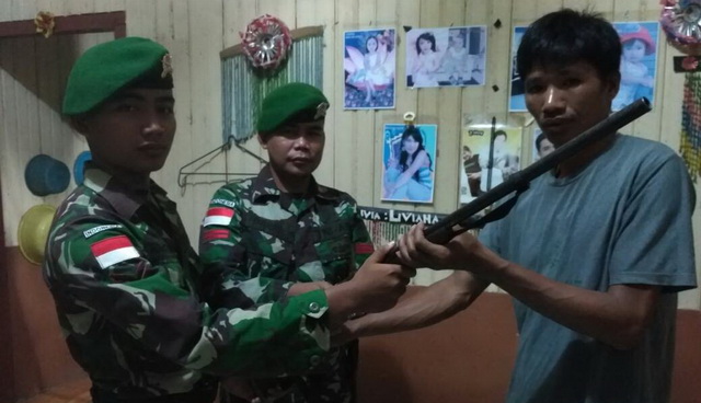 Berawal dari Keakraban di Warung Bakso, Prajurit TNI di Perbatasan Kembali Terima Senjata Api