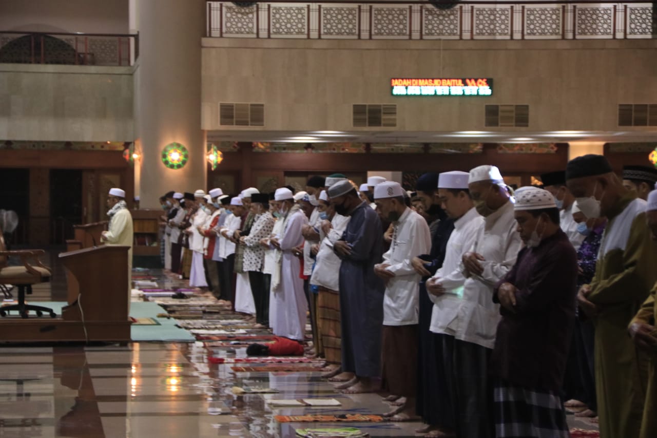 sholat-isya-di-samarinda.jpg