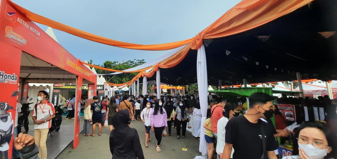 suasana-pasar-ramadhan-di-kawasan-gor-segiri-samarinda-nampak-antusiasme.jpg