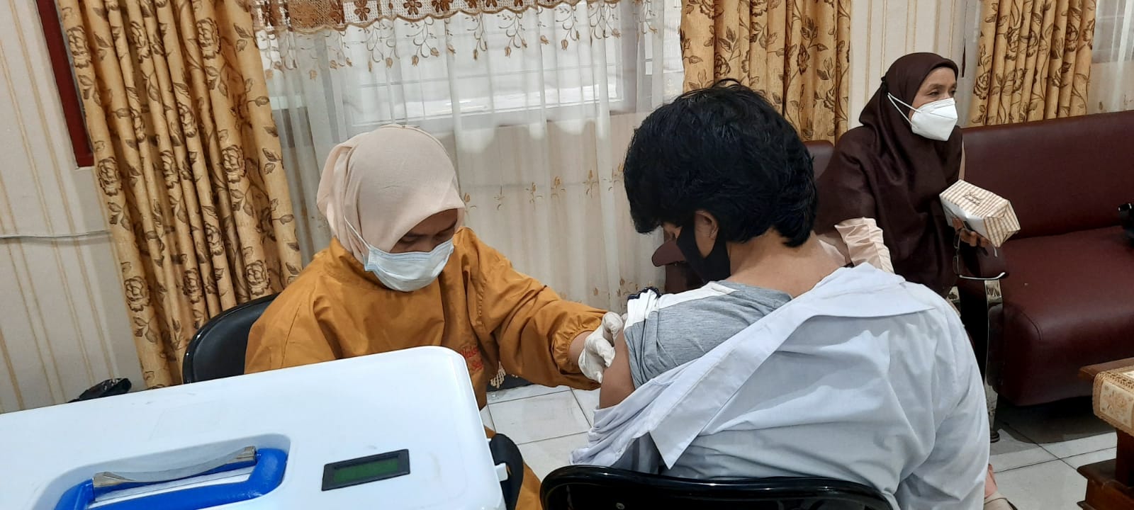 suasana-pelaksanaan-vaksinasi-pelajar-dosis-1-di-smkn-1-samarinda.jpg