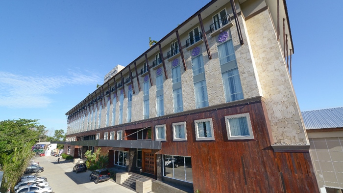 tampak-luar-hotel-grand-tjokro.jpg