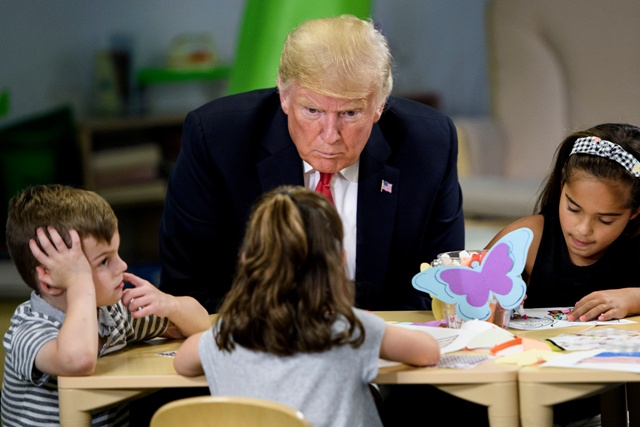 trump-kunjungi-anak-anak_20180826_232010.jpg