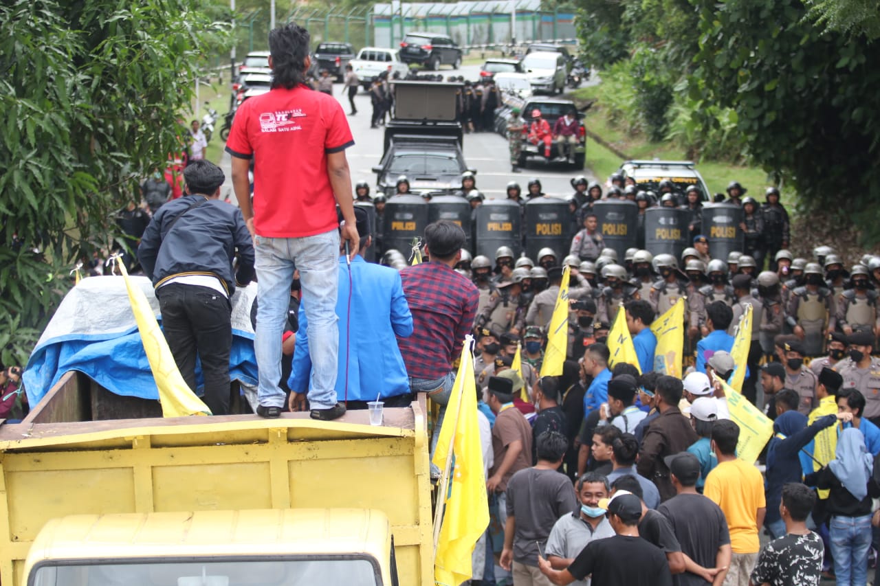 Sopir Truk di Balikpapan Sebut Biasa Antre Solar 2 Malam Namun Tetap tak Dapat