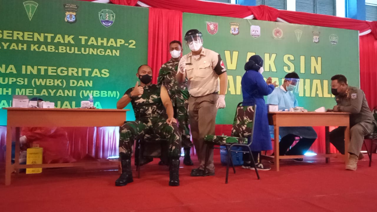 vaksinasi-di-lingkungan-tni.jpg