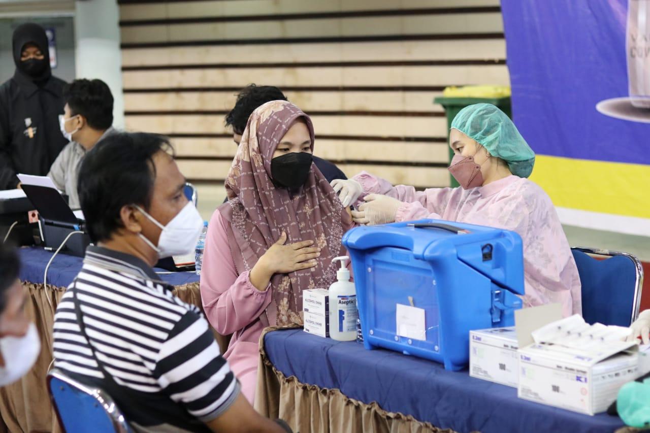 vaksinasi-di-sentra-vaksinasi-BSCC-Dome-Balepapan.jpg