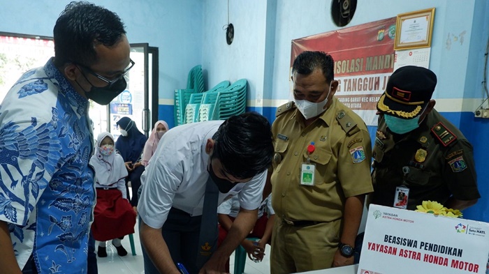 Yayasan AHM Berikan Beasiswa untuk 242 Pelajar