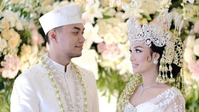 Punya Suami Pengusaha Kaya, Zaskia Gotik Makan di Warung Pinggir Jalan Bersama Sirajuddin Mahmud