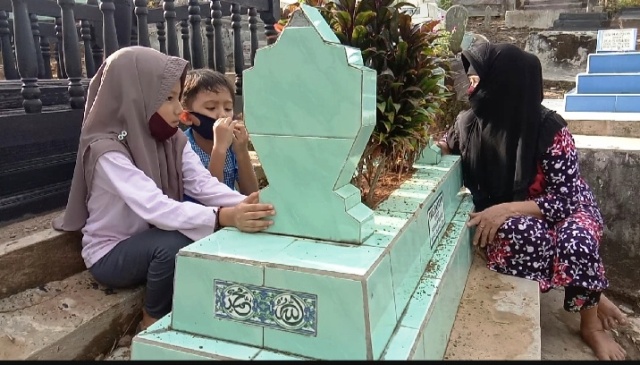 ziarah-kubur-sepi-jelang-ramadhan.jpg
